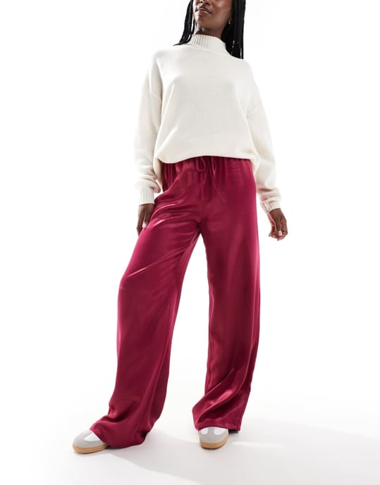 ASOS DESIGN satin bredbenad byxa i vinröd - Image 2