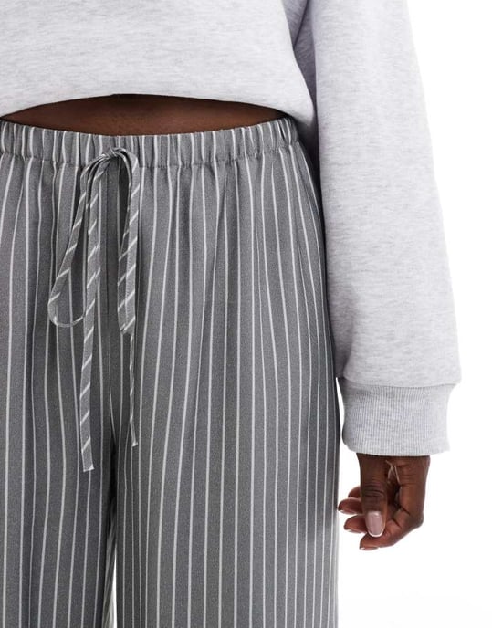 ASOS DESIGN vida ben dragkedjebyxa i grå rand - Image 4
