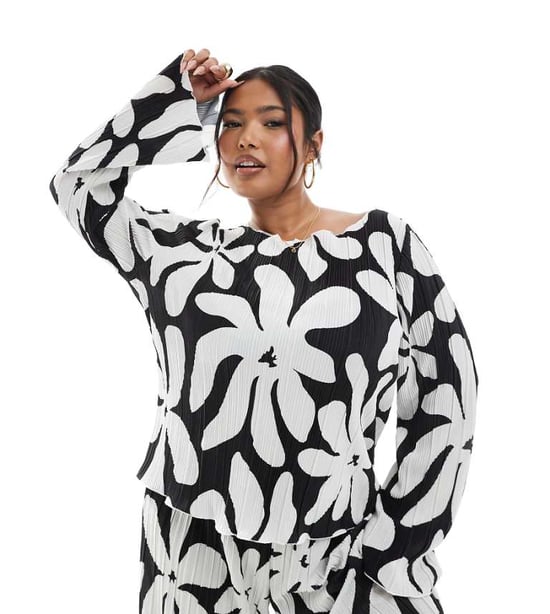 Vero Moda Curve long sleeve boatneck plisse top in monochrome floral print - Image 1
