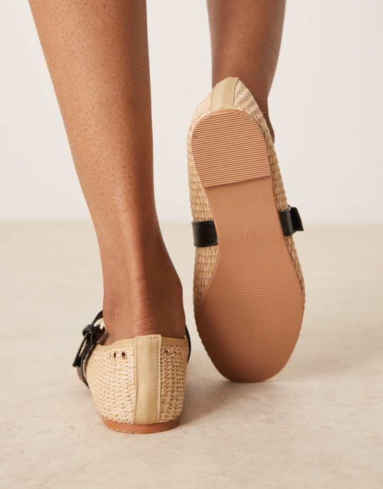 ASOS DESIGN Bred Passform Larson hålögd mary jane ballerina i naturlig väv - Image 3