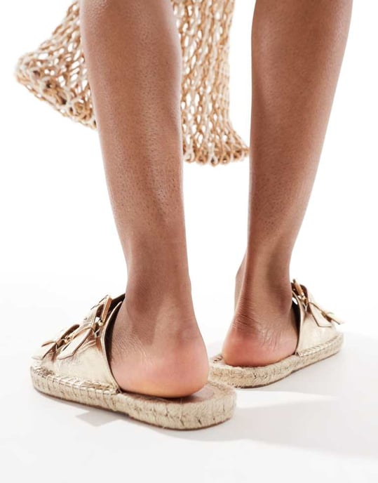 ASOS DESIGN Breda Jada dubbelspänne espadrillo mules i guldmetallic - Image 4