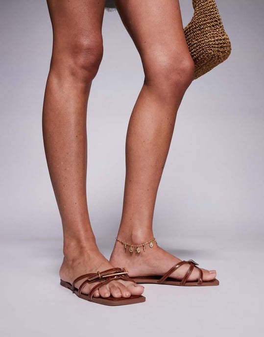 Simmi London Cydney Bred Passform spänne detaljer rem sandaler i tan - Image 3