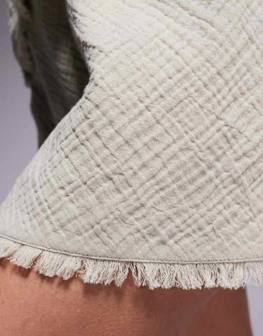 ASOS DESIGN Callie cheesecloth fransad strandminikjol i tvättad salvia - Image 4