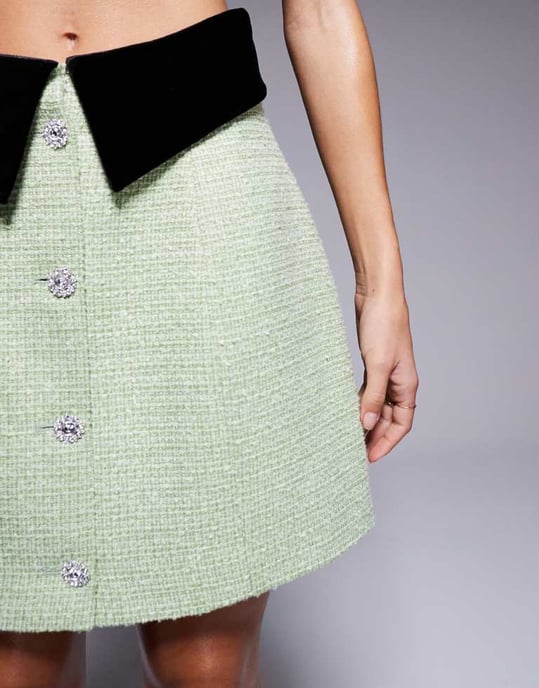 ASOS LUXE bouclé- och sammet co-ord minikjol med dekorerade knappar i olivgrönt - Image 4