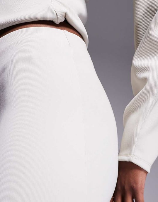 ASOS DESIGN samordnad ribbad minikjol i sten - Image 3