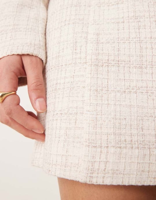 ASOS DESIGN skräddarsydd boucle minikjol co-ord i off white - Image 2