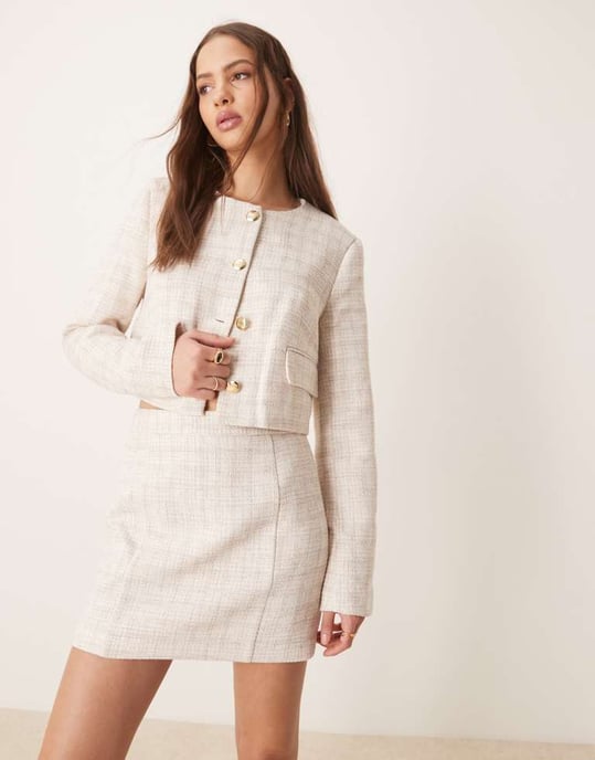 ASOS DESIGN skräddarsydd boucle minikjol co-ord i off white - Image 3