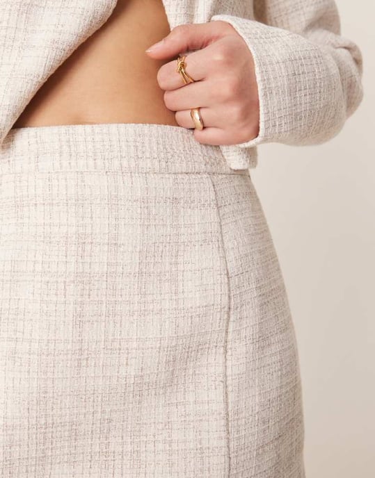 ASOS DESIGN skräddarsydd boucle minikjol co-ord i off white - Image 4
