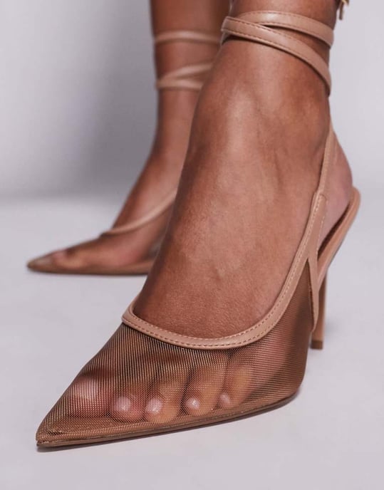 ASOS DESIGN Bred Passform Poetry meshdetalj slingback högsko i beige - Image 3