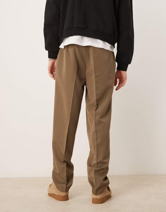 ASOS DESIGN smart oversize taperade byxor med mittveck i khaki - Image 3