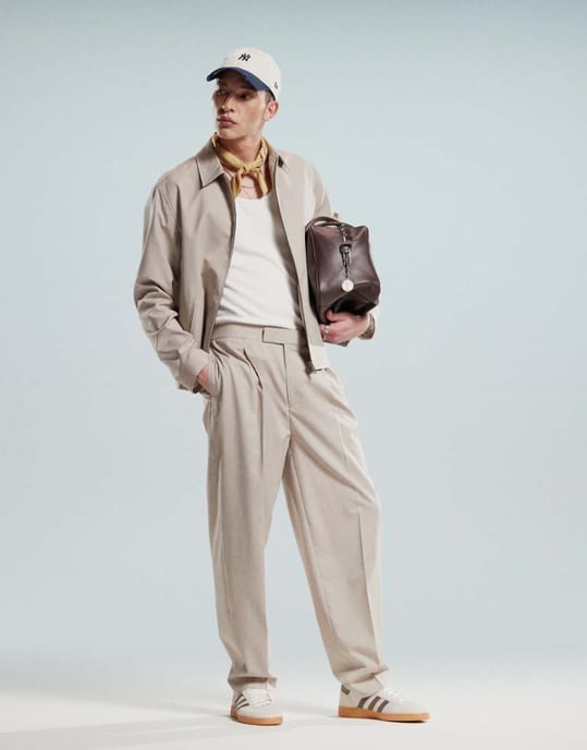 ASOS DESIGN smart co-ord oversized tapered byxor i beige mikrotålighet med elastisk midja - Image 1