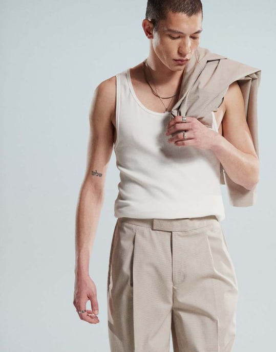 ASOS DESIGN smart co-ord oversized tapered byxor i beige mikrotålighet med elastisk midja - Image 4