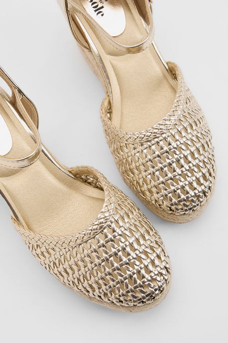 Good For The Sole: Keira Faux Leather Woven Comfort Closed Toe Espadrille Wedge Sandals - Image 3