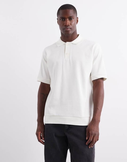 ARKET texturerad jersey kortärmad polo i vitt - Image 1
