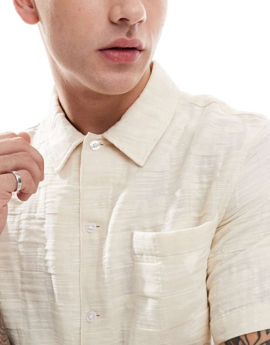 Farah fleet short sleeve revere collared shirt in off white with embossed check design - Image 4