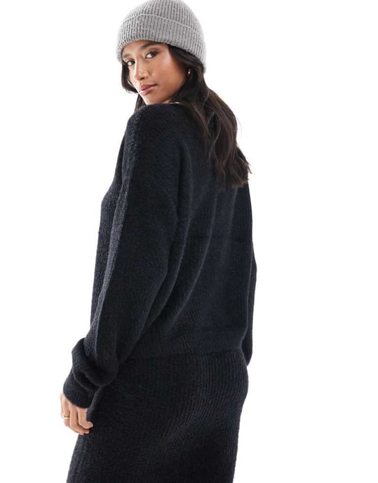Vero Moda Petite fluffig kofta i svart - Image 4