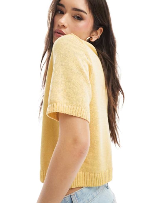 ASOS DESIGN stickad topp med halv ärm i smörgul - Image 3