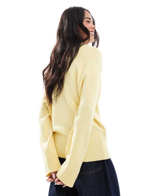 ASOS DESIGN stickad crew neck jumper med raglansleeve i buttermilk - Image 3