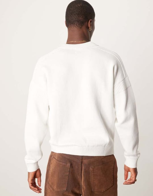 ASOS DESIGN avslappnad passform stickad tröja med urklippt hals i ecru - Image 4