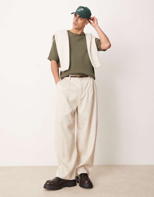 ASOS DESIGN avslappnad stickad t-shirt med ribbad panel i khaki - Image 2