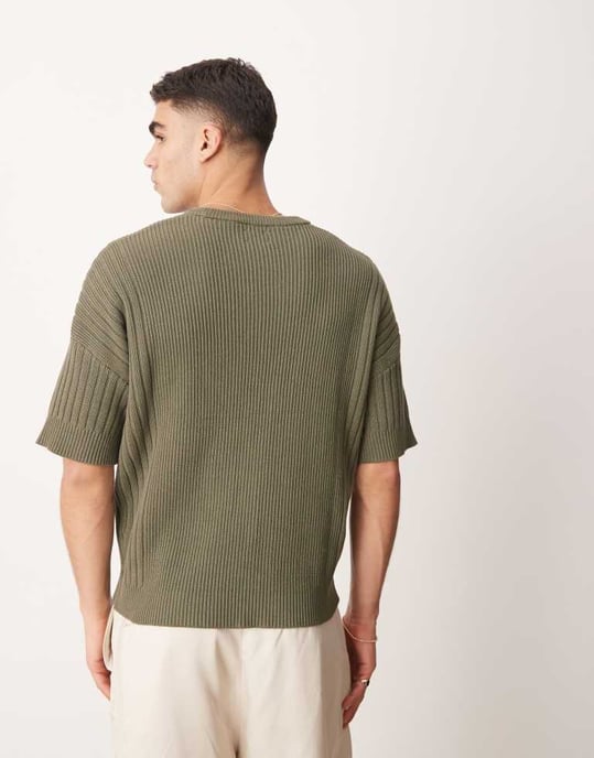 ASOS DESIGN avslappnad stickad t-shirt med ribbad panel i khaki - Image 4