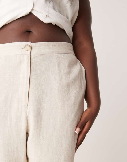 ASOS DESIGN Curve avslappnade raka benbyxor med lin i sten - Image 4