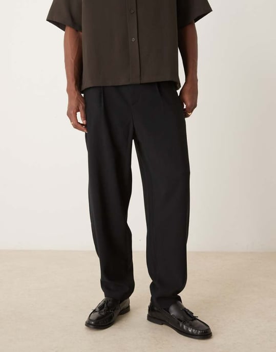 ASOS DESIGN smart avslappnade byxor i svart - Image 1