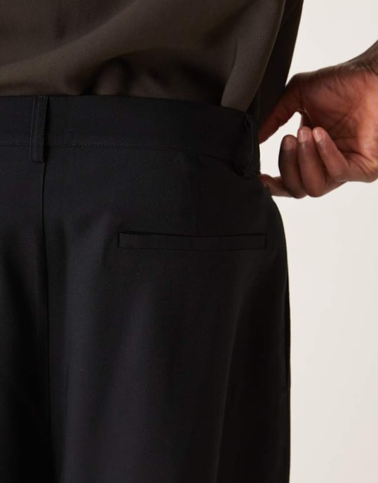 ASOS DESIGN smart avslappnade byxor i svart - Image 4