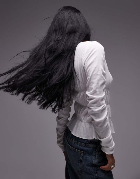 Topshop veckad topp med snitt i elfenben - Image 4