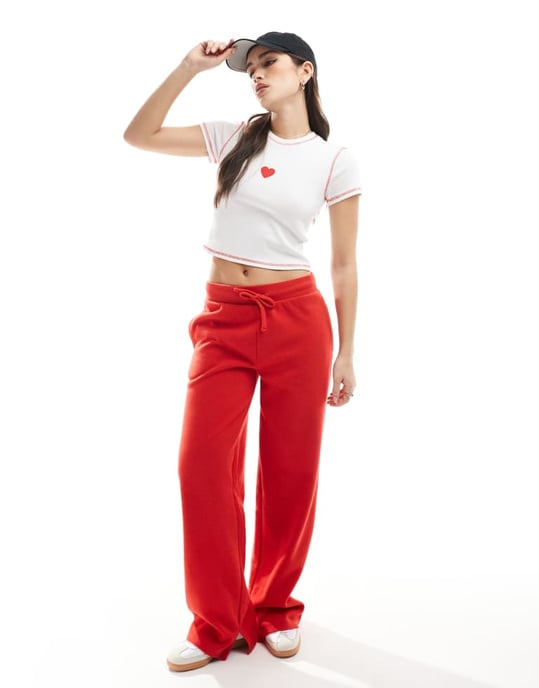 Pieces ribbad babytee med kontrastsöm och hjärtmotiv i vitt - Image 4