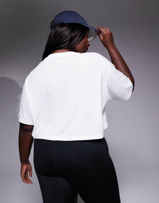 4505 Curve Icon quick dry performance cropped boxy t-shirt in white - Image 3