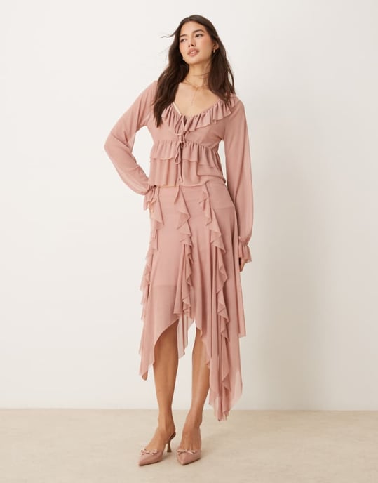 Miss Selfridge näsduksskjort i blush - Image 1