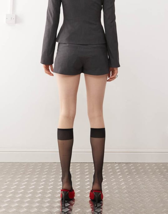 Weekday Layton co-ord skräddarsydd skorts i mörkgrå - Image 4