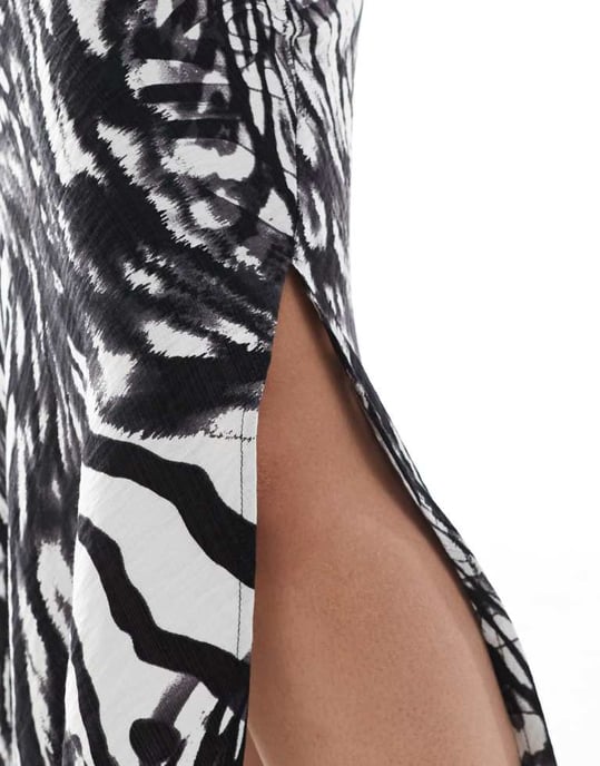 Vero Moda ankel längd slip kjol i abstrakt monoprint - Image 4