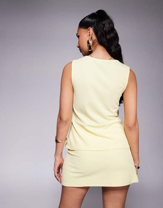 ASOS DESIGN koord lång linje asymmetrisk knapp genom väst i buttermilk - Image 4