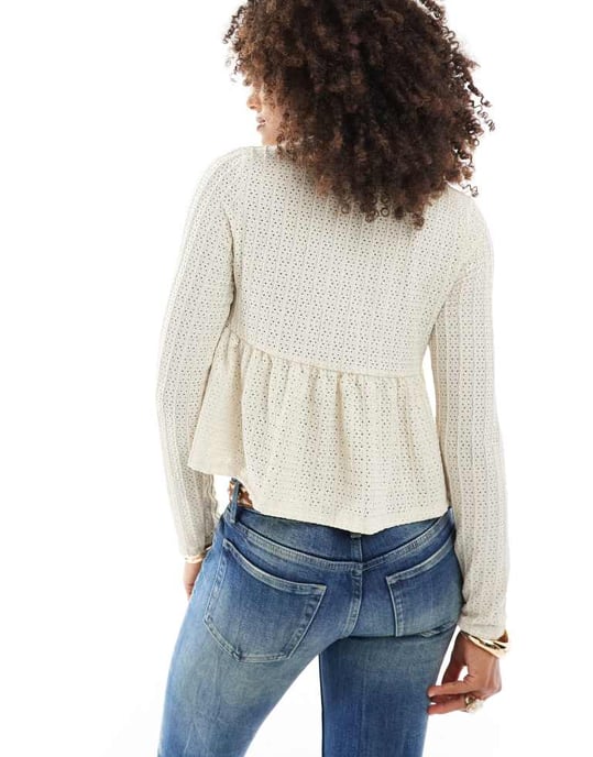 Miss Selfridge knytframs peplumtop i lång ärm i crème - Image 4