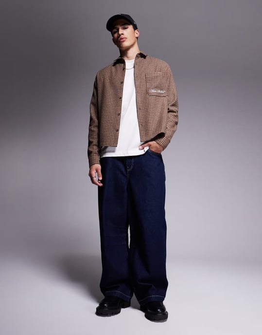 ASOS DESIGN boxy skjorta i ull-liknande rutigt med bröstbrodyr i brunt - Image 4