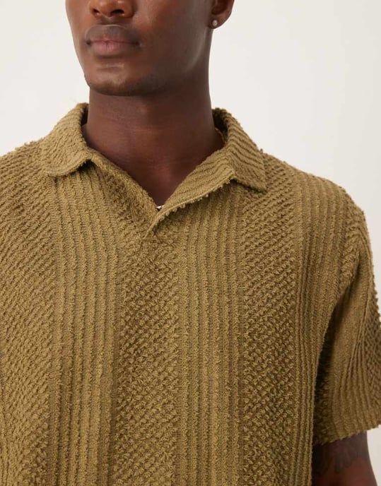ASOS DESIGN avslappnad strukturerad polo i khaki - Image 2
