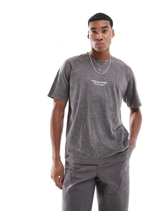 Jack & Jones oversized originals bröstlogotryck t-shirt i tvättad grå - Image 1