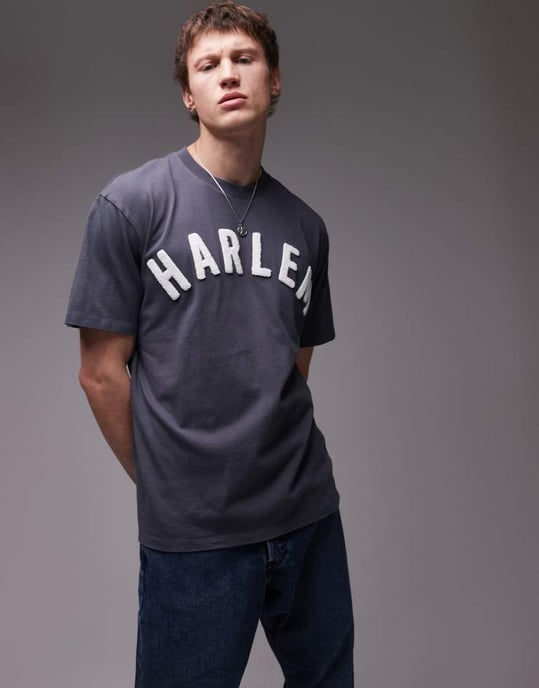 Topman premium avslappnad passform t-shirt med Harlem chenille broderi i tvättad grå - Image 4