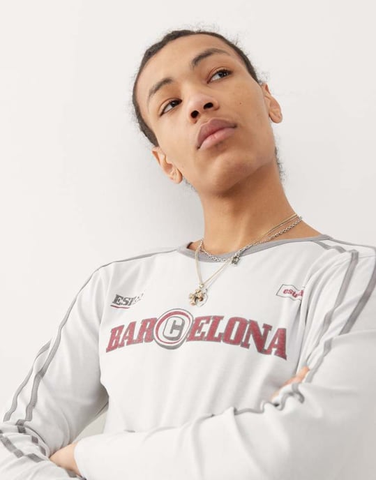 COLLUSION krympt långärmad fotbolls t-shirt i grått - Image 3