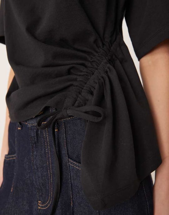 ASOS DESIGN oversize t-shirt med dragsko detalj i svart - Image 4
