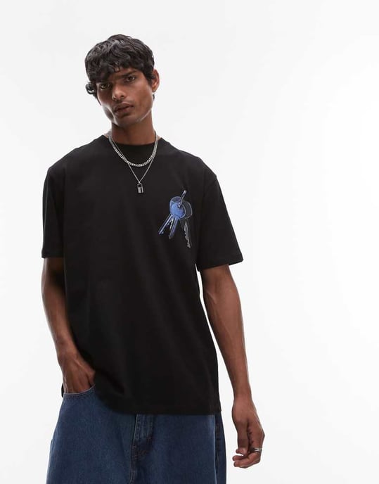Topman avslappnad passform t-shirt med framsidan och baksidan nyckelapplikation i svart - Image 3