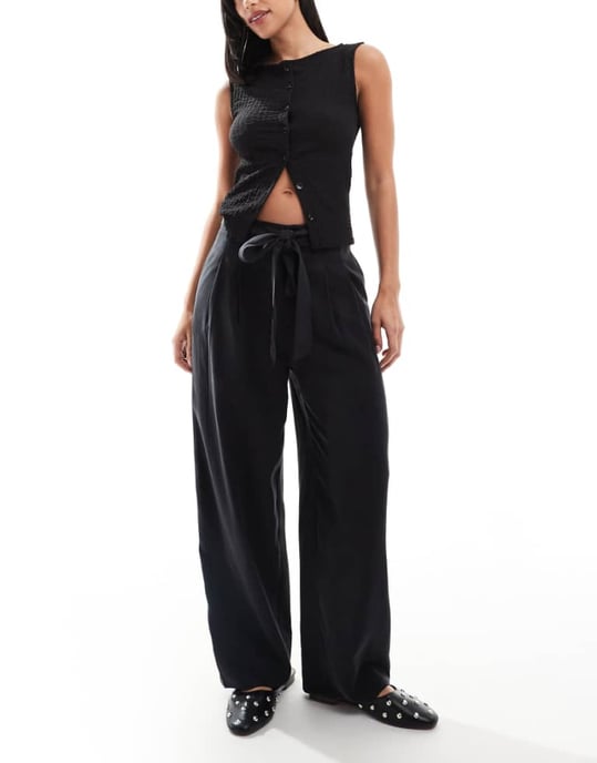 ASOS DESIGN mjuka midjebälte ankellånga byxor i svart - Image 1
