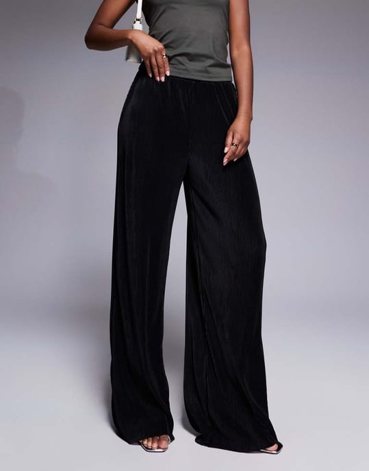 ASOS DESIGN plisserade helängdsbyxor i svart - Image 2