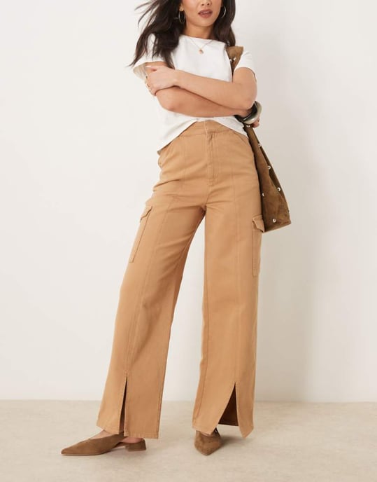 ASOS DESIGN twill cargobyxor med framfickor i kamel - Image 1