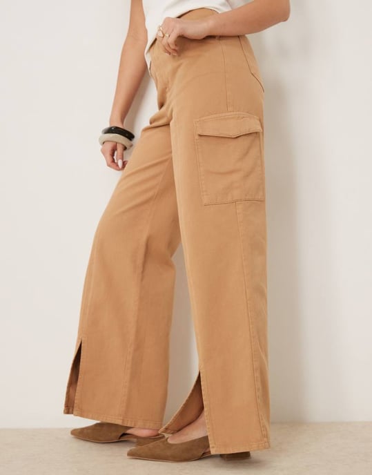 ASOS DESIGN twill cargobyxor med framfickor i kamel - Image 2