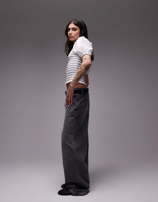 Topshop V neck puff sleeve shirred top in mono stripe - Image 4