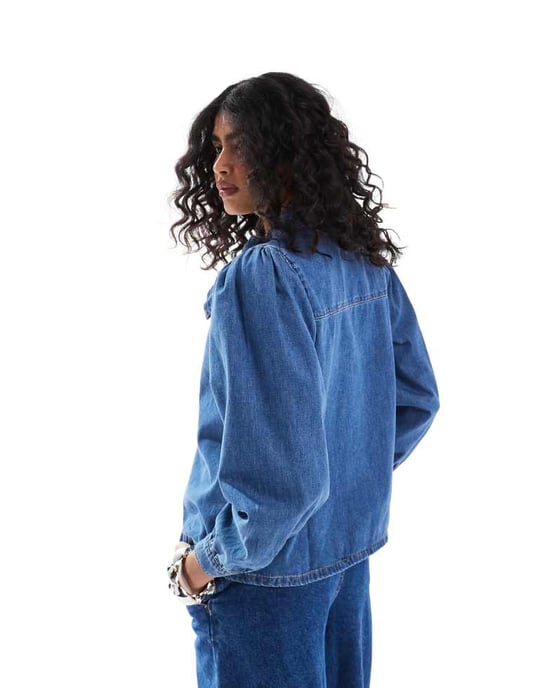 ASOS DESIGN denimskjorta med rosettkrage i mellanblå - Image 4