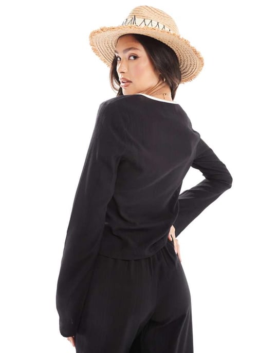 Kaiia exclusive linen tie front contrast trim beach shirt in black - Image 3